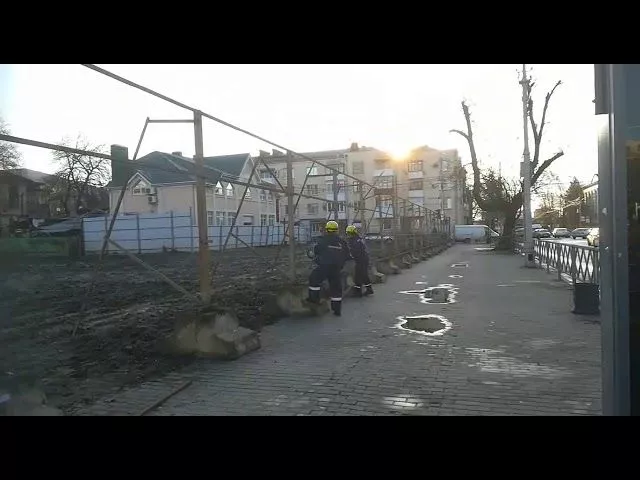 В центре Краснодара снесли забор. Перекресток лиц Седина и Постовой