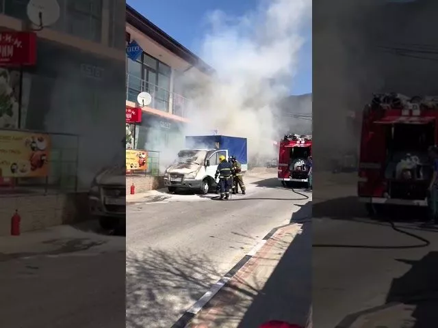 В центре Геленджика сгорела грузовая «Газель»