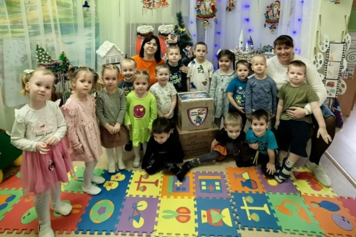 Ребята сами складывают посылки, все проходит через их руки и сердца. Ребята сами складывают посылки, все проходит через их руки и сердца.