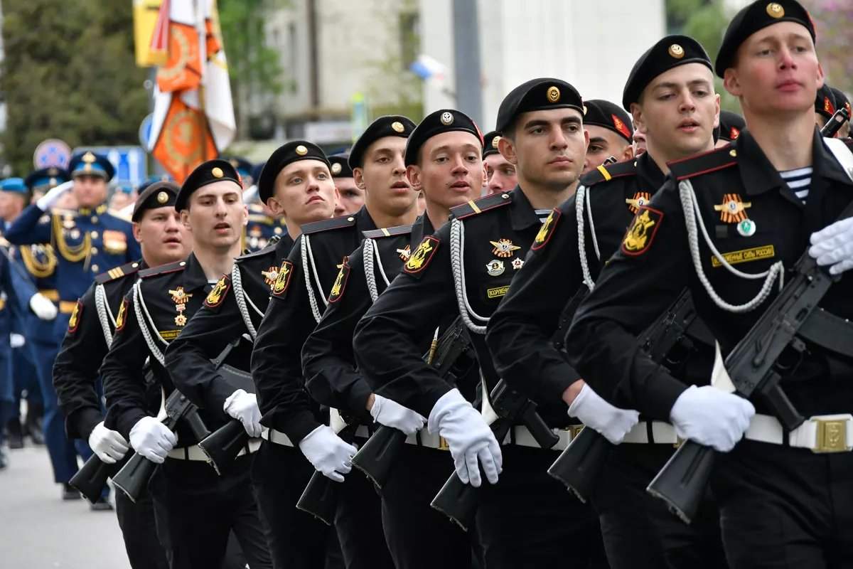 Военный парад в городе-герое Новороссийске. Военный парад в городе-герое Новороссийске.