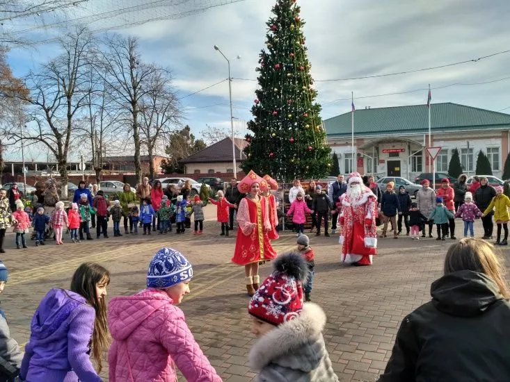 Главная ёлка в станице Васюринской Главная ёлка в станице Васюринской