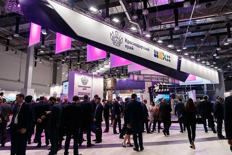 Общая сумма контрактов, заключенных в ходе Российского инвестиционного форума в Сочи, достигла 1 трлн рублей.