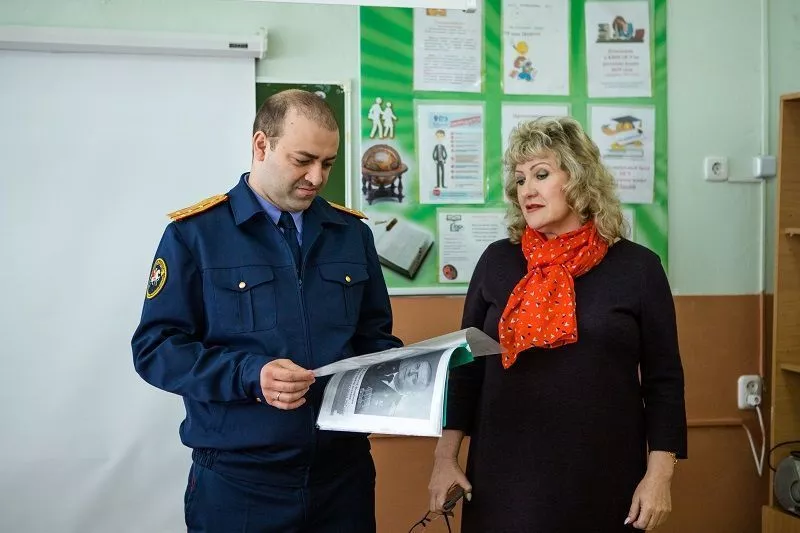 У кадетов форма с символикой СК РФ, а также специально оборудованный класс, где для них проводят открытые уроки различные специалисты и эксперты. У кадетов форма с символикой СК РФ, а также специально оборудованный класс, где для них проводят открытые уроки различные специалисты и эксперты.