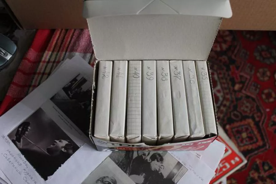 В коллекции множество интересны предметов.