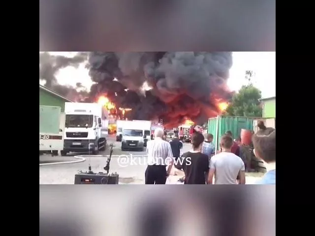 Крупный пожар на улице Кореновской в Краснодаре