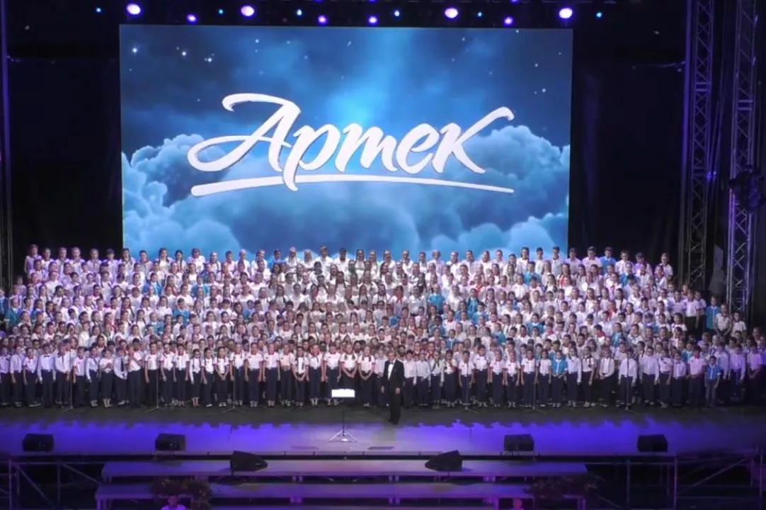 Участники конкурса солистов сводного Детского хора России в «Артеке» 