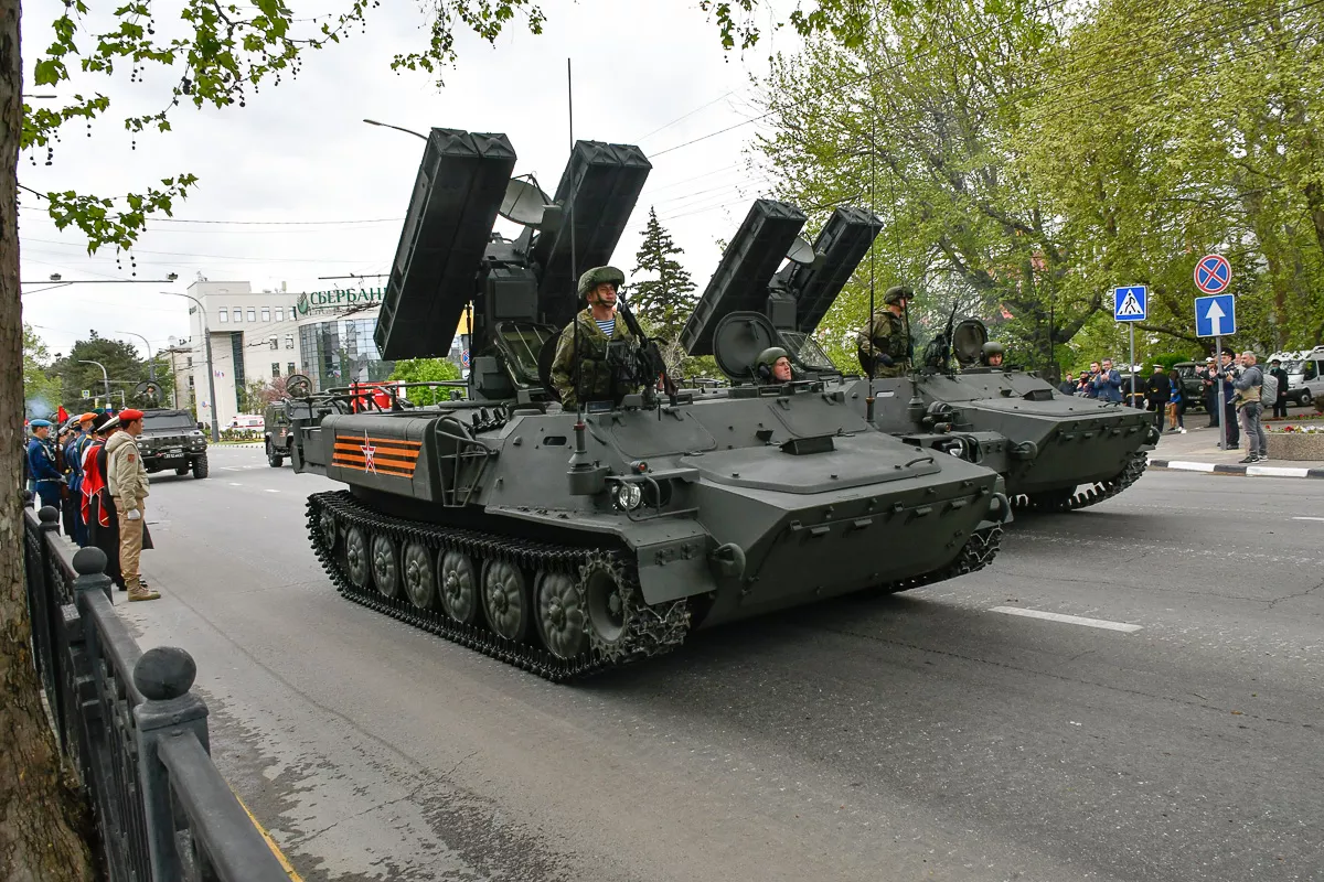 Военный парад в городе-герое Новороссийске. Военный парад в городе-герое Новороссийске.