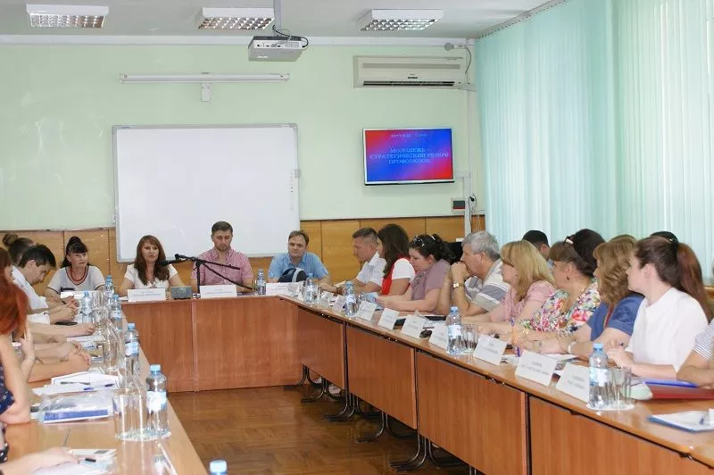 По мнению Светланы Бессараб, работа профсоюзов с молодежью способна активизировать деятельность общества по решению проблем молодого поколения.