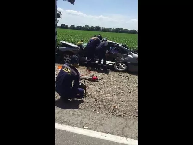 В Новокубанске столкнулись КамАЗ и "Рено"