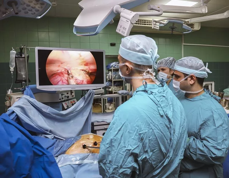 Хирурги ККБ № 1 удалили у 51-летней пациентки огромную опухоль позвоночника. Хирурги ККБ № 1 удалили у 51-летней пациентки огромную опухоль позвоночника.