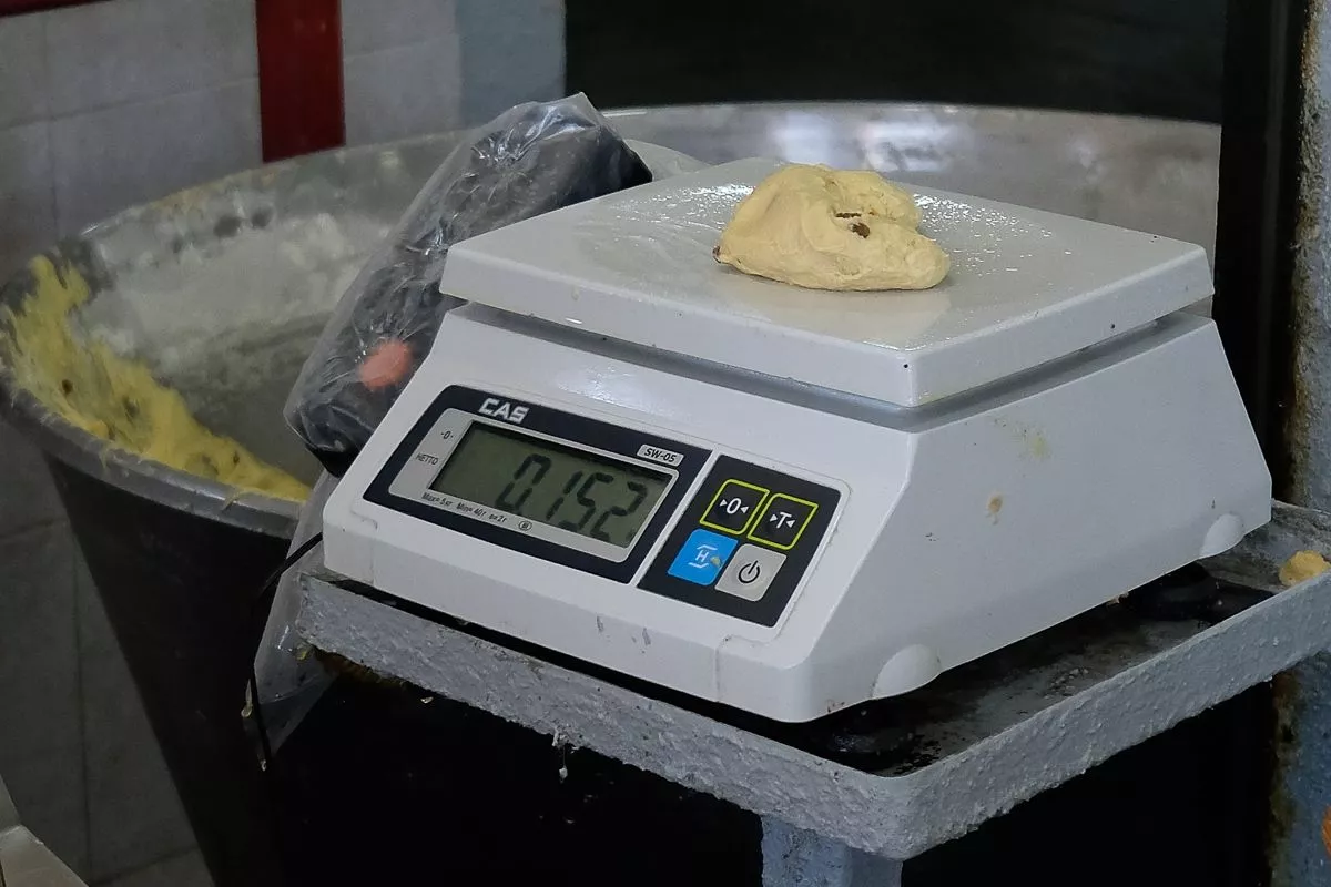 К Пасхе хлебзавод должен отправить на прилавки краснодарских магазинов 100 тысяч куличей.﻿ 