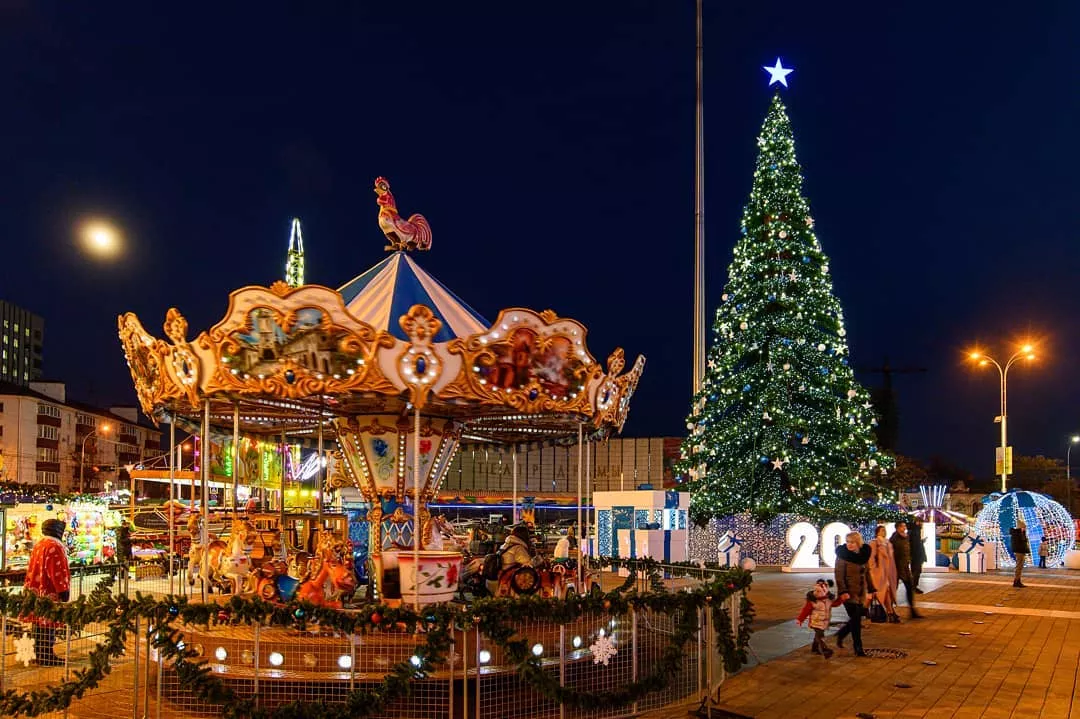 Елка на Главной городской площади Краснодара Елка на Главной городской площади Краснодара