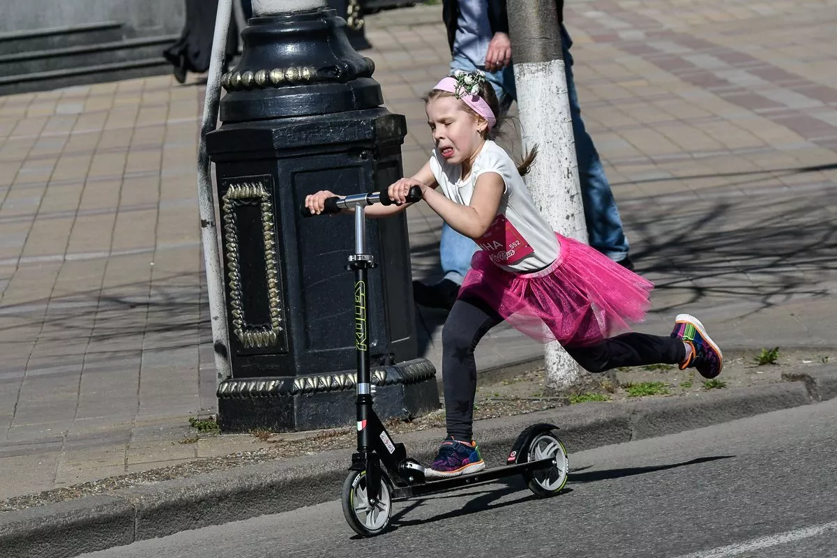 Массовая пробежка на три километра, организованная сетью магазинов «Высшая Лига»