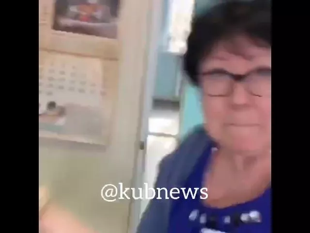 Заведующая почты веником отхлестала клиенток