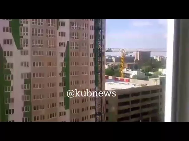 Ветер снес стрелу башенного крана в Краснодаре, 18 сентября