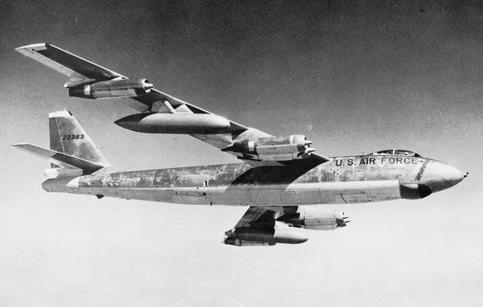 Бомбардировщик Boeing B-47 Stratojet Бомбардировщик Boeing B-47 Stratojet