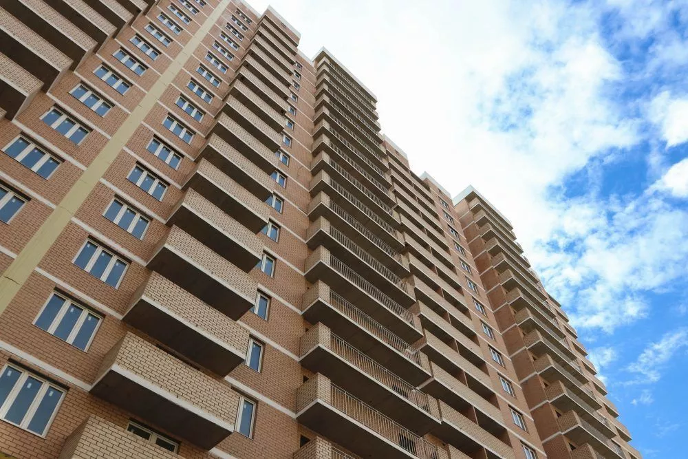 Сегодня два многоквартирных дома — литеры 5 и 6 ЖК «Феникс» — полностью возведены.