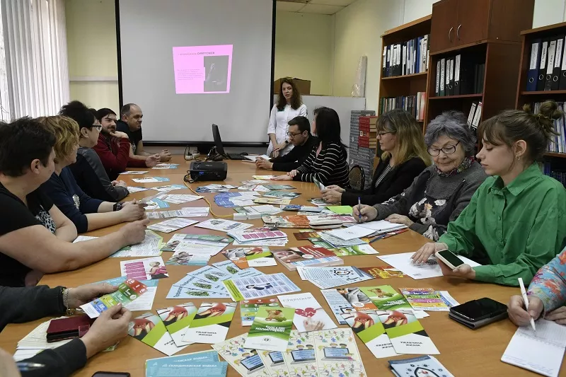 Участники фонда "Поколение" еженедельно посещают занятия Школы здоровья.