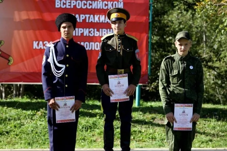 Молодое поколение сахалинских казаков. 