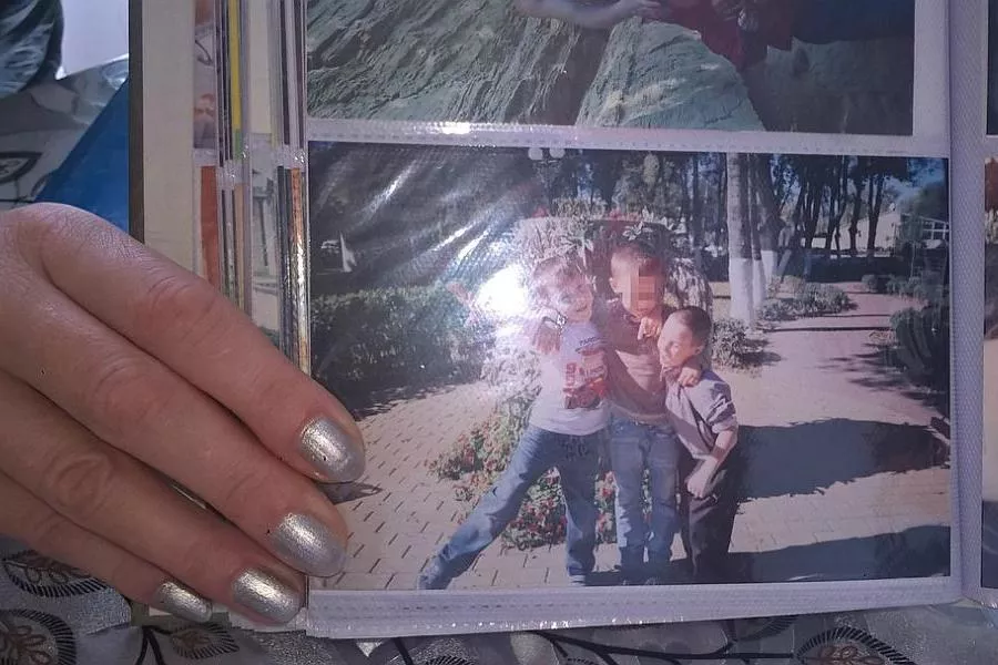 Саша Рамзин - между братьями Поляковыми.