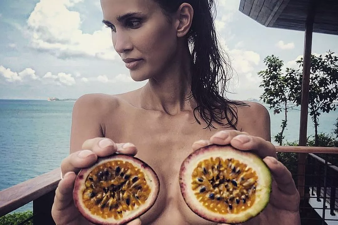 Стоит сказать, откровенных снимков в социальных сетях Мамаевой достаточно много.