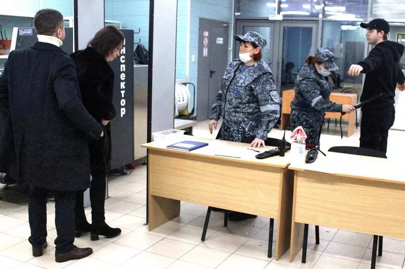 Досмотр физических лиц