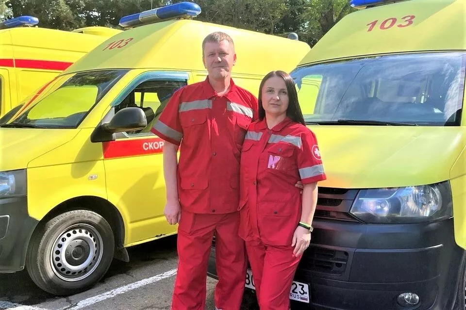 Владимир и Галина Бойченко – известная в Сочи супружеская пара. Они фельдшеры скорой медицинской помощи, общий стаж на двоих – больше 50 лет. Владимир и Галина Бойченко – известная в Сочи супружеская пара. Они фельдшеры скорой медицинской помощи, общий стаж на двоих – больше 50 лет.