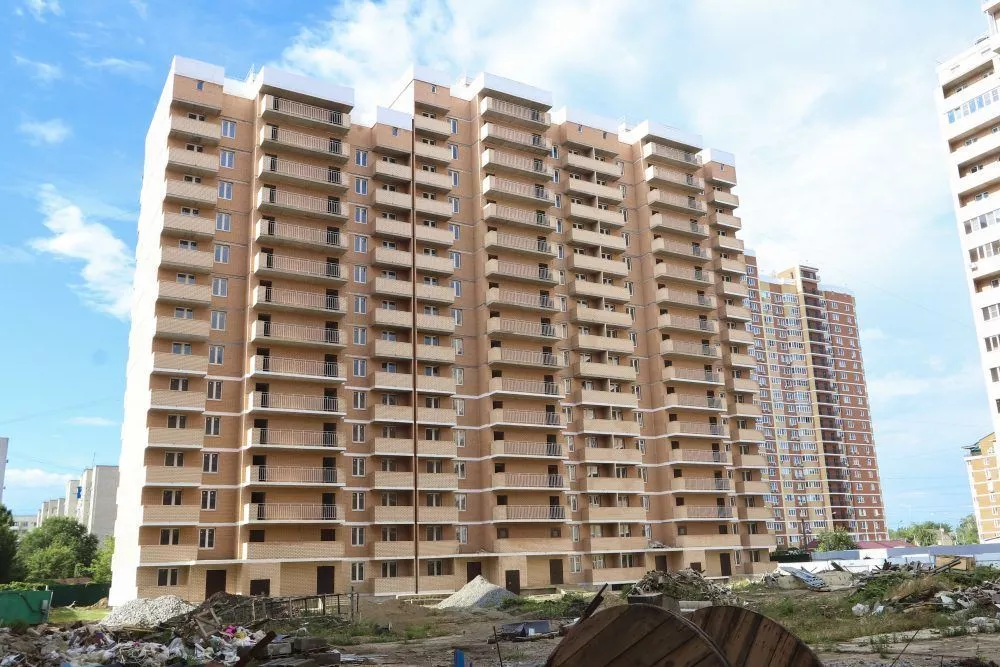 Сегодня два многоквартирных дома — литеры 5 и 6 ЖК «Феникс» — полностью возведены.