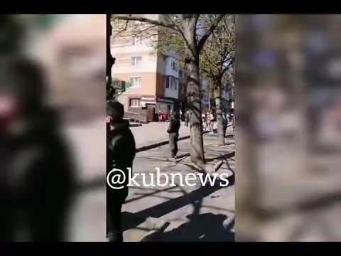 В Краснодаре горела крыша кафе на площади 100 кв. м