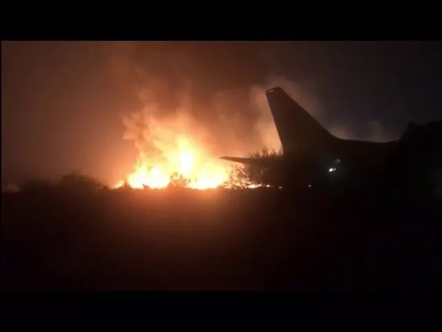 Эвакуация пассажиров после аварийной посадки самолета в Сочи 01.09.2018