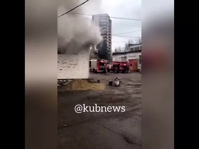 На улице Дальней загорелось СТО