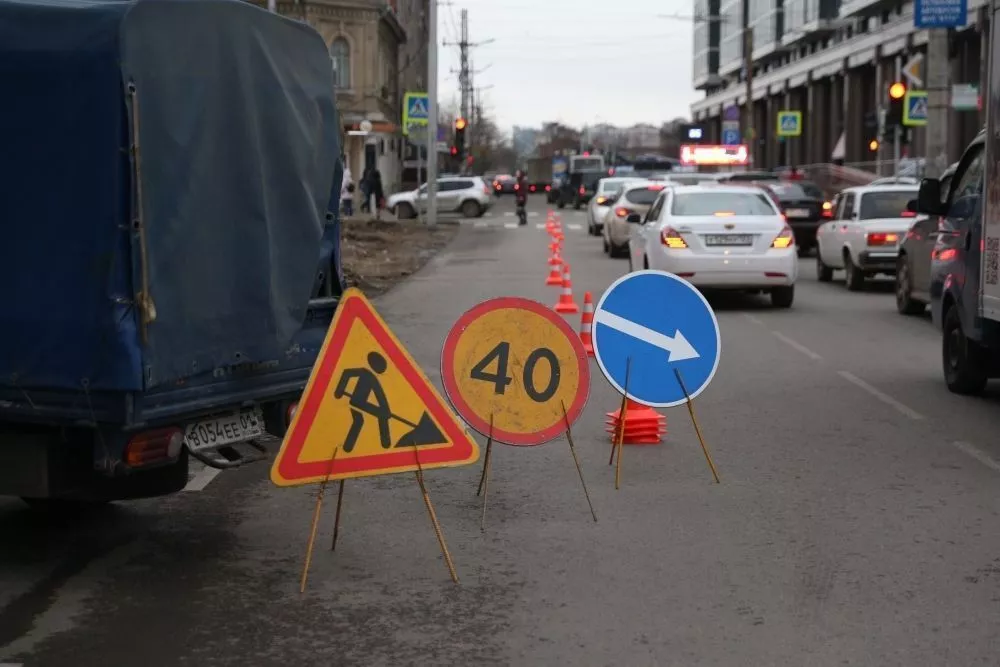 Работы по восстановлению тротуара будут завершены в течение недели.