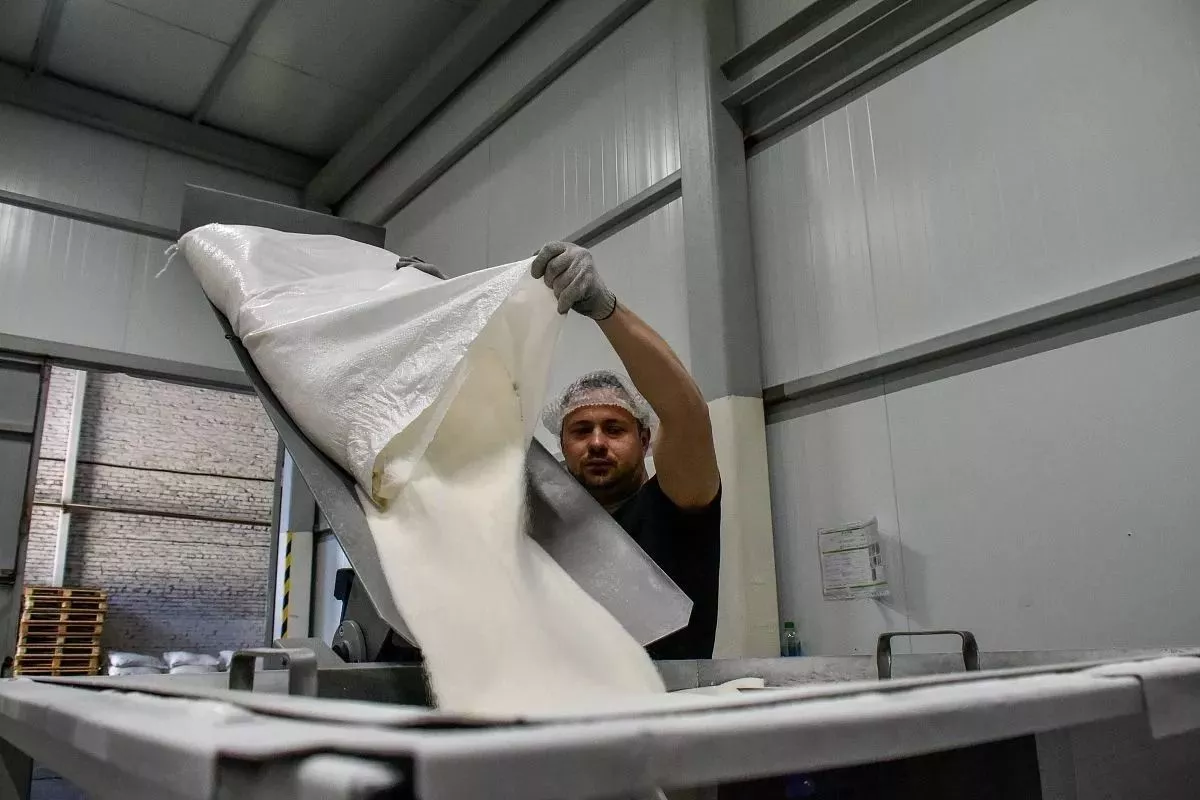 Совокупный годовой объем производства сахара достигает 1,6 миллиона тонн в год.