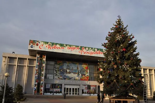 Главная ёлка в Кропоткине Главная ёлка в Кропоткине