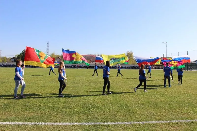 Современный стадион, построенный Андреем Романюком, – визитная карточка Ванновского сельского поселения. Здесь проходят соревнования краевого масштаба. Современный стадион, построенный Андреем Романюком, – визитная карточка Ванновского сельского поселения. Здесь проходят соревнования краевого масштаба.