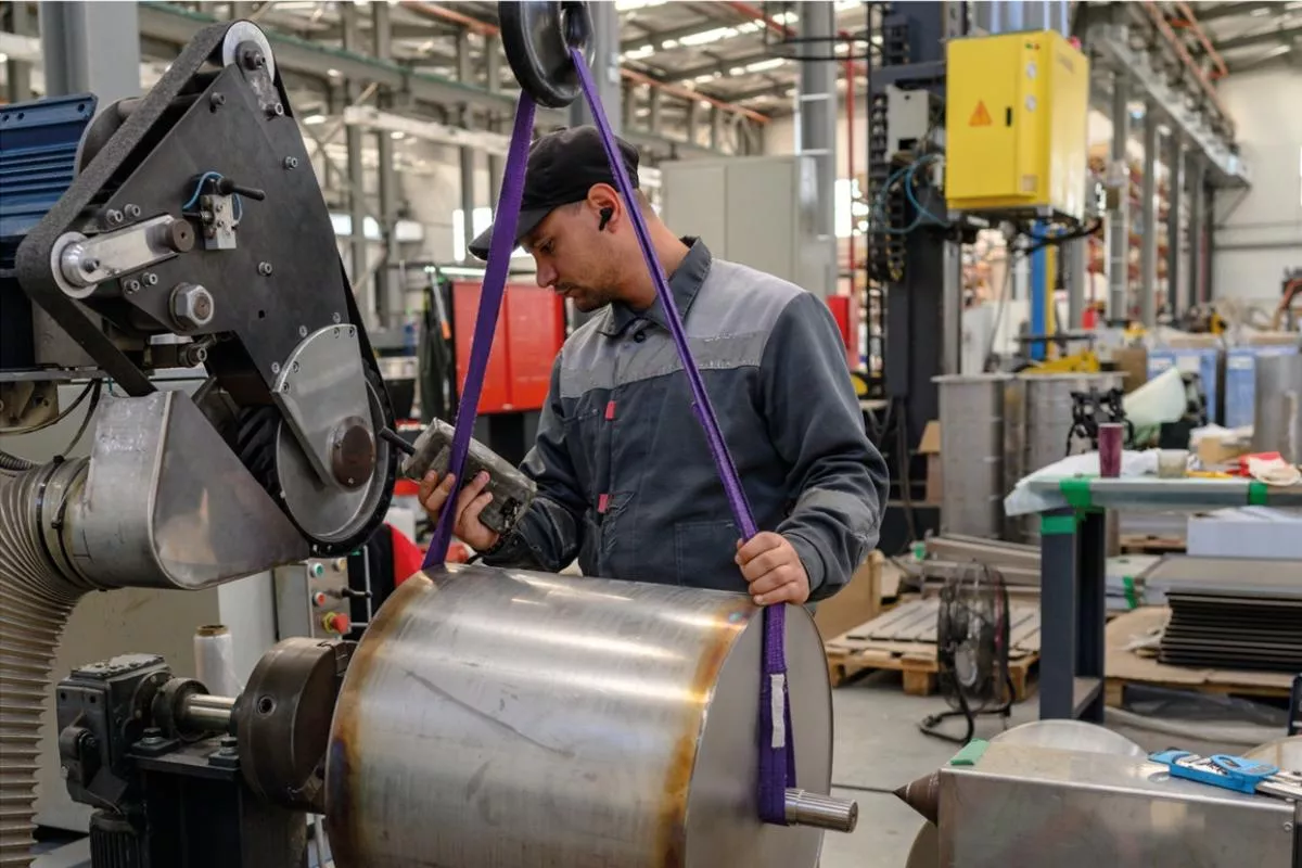 Оптимизируя производительность, заводы сокращают простои оборудования.