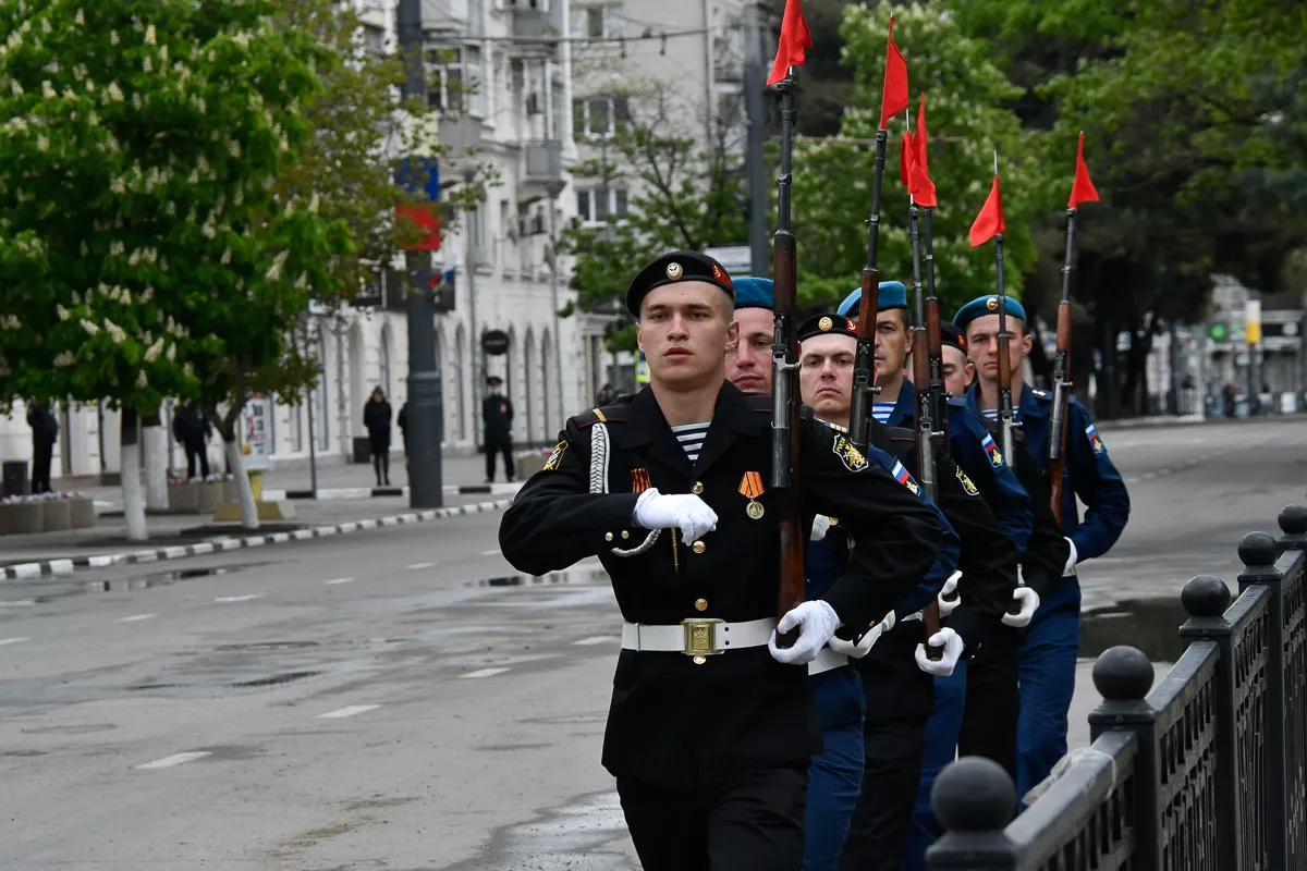 Военный парад в городе-герое Новороссийске. Военный парад в городе-герое Новороссийске.
