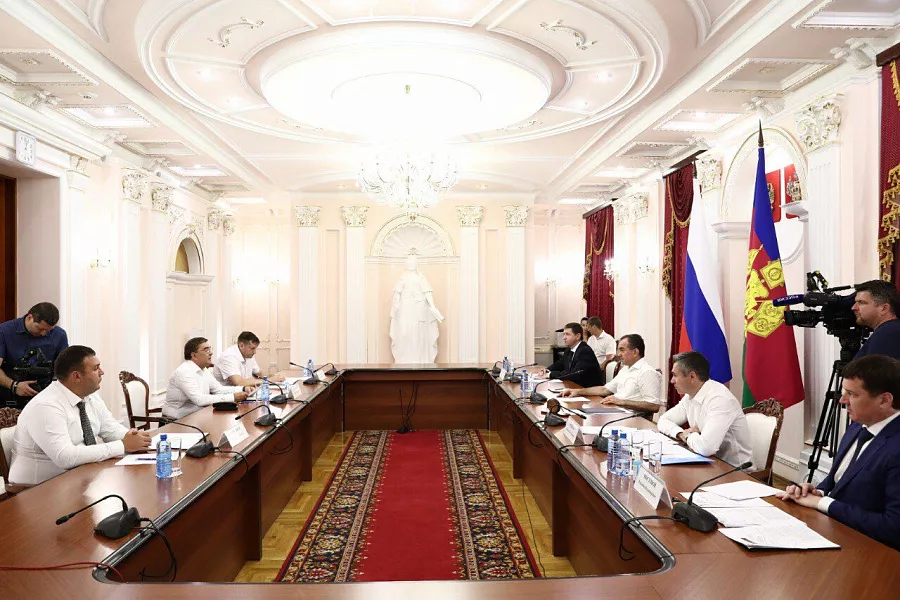 Глава Кубани Вениамин Кондратьев обсудил с гендиректором управляющей компании промпарка Михаилом Хоменковым открытие площадки в Кропоткине.