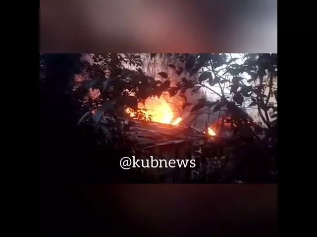 В Сочи загорелся дом. 08.04.2019