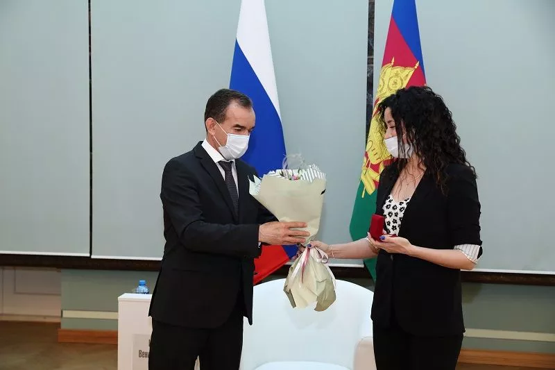 Первому заместителю генерального директора «Кубанских новостей» Яне Викуловой присвоено звание «Заслуженный журналист Кубани».