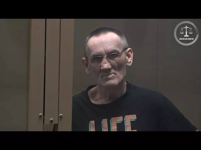 Оглашен приговор в отношении мужчины, признанного присяжными виновным в трех убийствах и краже