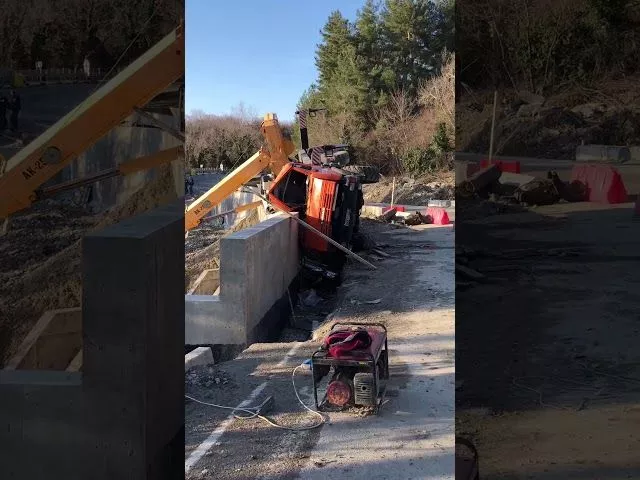 Автокран упал во время дорожных работ под Туапсе