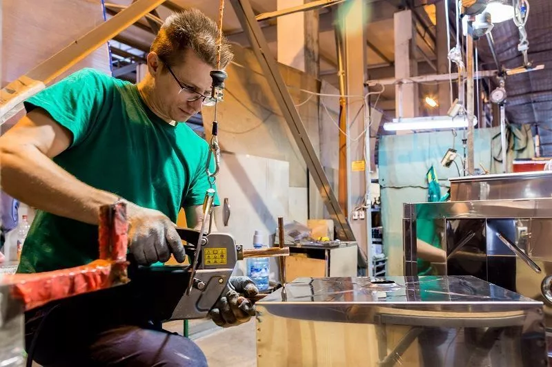 Сегодня на заводе трудятся около 50 человек, которые производят более 800 видов разнообразного оборудования для ресторанов, столовых, кафе и даже небольших пищевых производств.