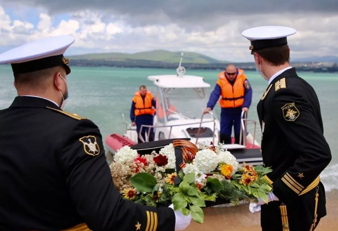 В городе также прошла традиционная акция «Бескозырка».