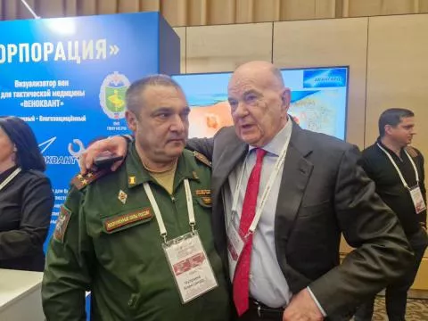 Главный хирург МО РФ полковник медицинской службы Александр Чуприна и главный врач НИИ-ККБ √1, академик РАН Владимир Порханов Главный хирург МО РФ полковник медицинской службы Александр Чуприна и главный врач НИИ-ККБ √1, академик РАН Владимир Порханов