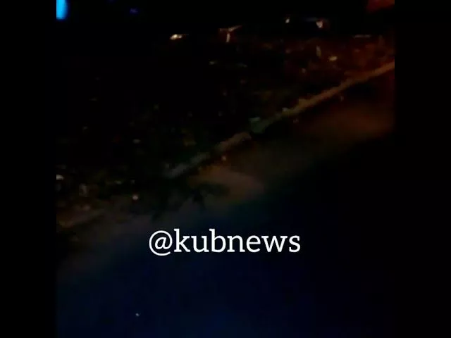 "Ягуар" врезался в остановку в Краснодаре 27.08.2018