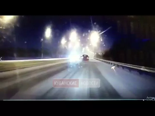 Момент ДТП в Елизаветинской 25 февраля