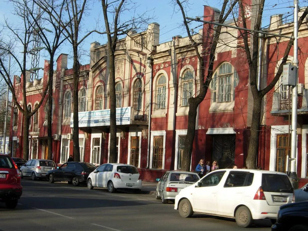 Здание учебного корпуса Кубанского государственного технологического университета на ул. Красной, 166.