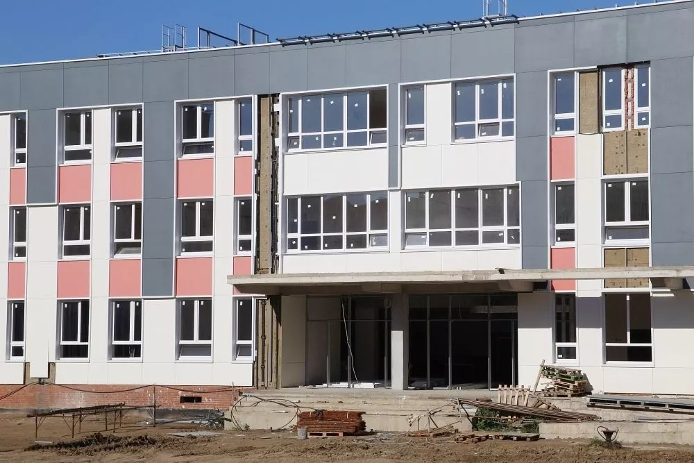 К 2040 году необходимо построить около 500 детских садов и 120 школ.