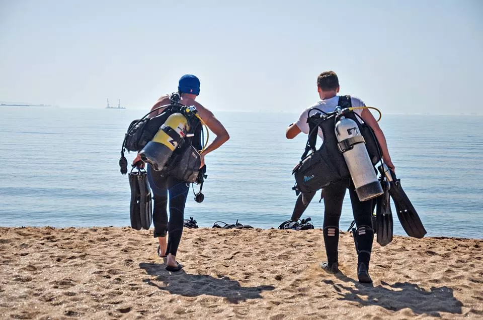 «Киттихаук Р-40», затонувший в 1943 году по мнению поисковиков входил в состав штурмового авиаполка ВВС Черноморского флота. 